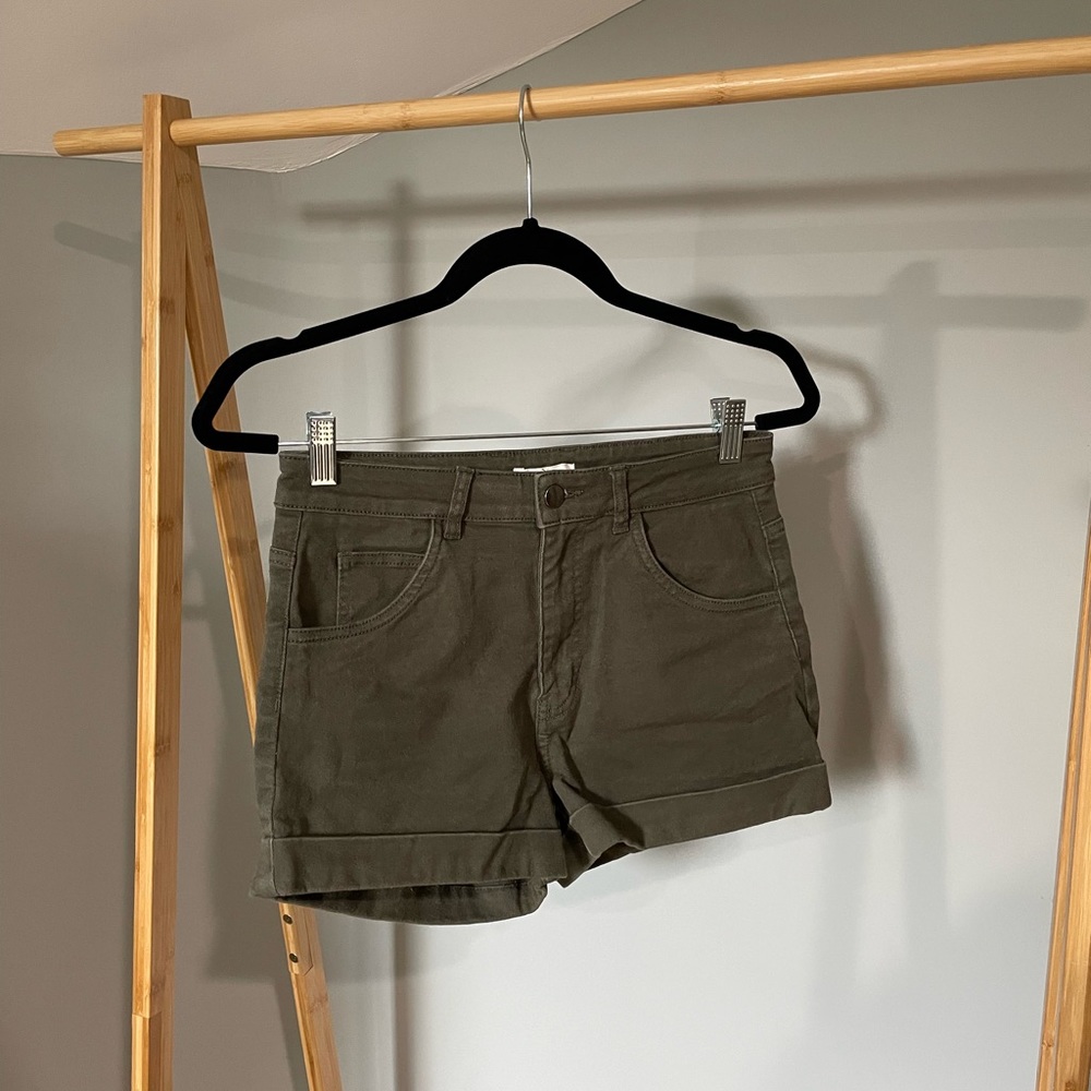Women’s shorts, olive green, from H&M, size 8!